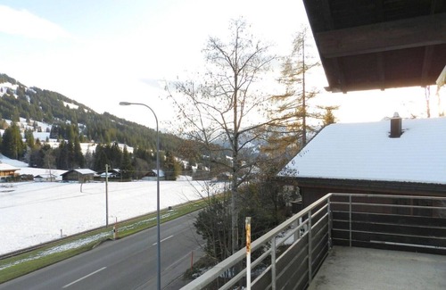Saanenmoeser Apartment | Nice apartment for 4 people with WIFI, balcony and parking