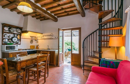 Pescia Apartment | Nice apartment for 4 people with WIFI, pool, patio and pets allowed