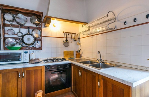Pescia Apartment | Nice apartment for 4 people with WIFI, pool, patio and pets allowed