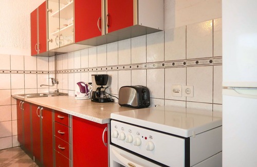 Vratarusa Apartment | Nice apartment for 4 people with WIFI, A/C, TV, patio and pets allowed
