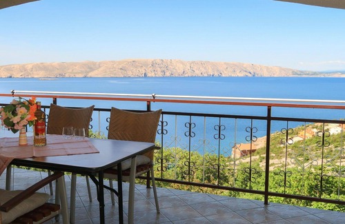Vratarusa Apartment | Nice apartment for 4 people with WIFI, A/C, TV, patio and pets allowed