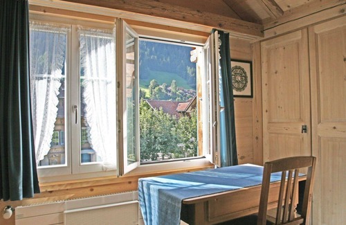 Zweisimmen Apartment | Nice apartment for 5 guests with WIFI and balcony