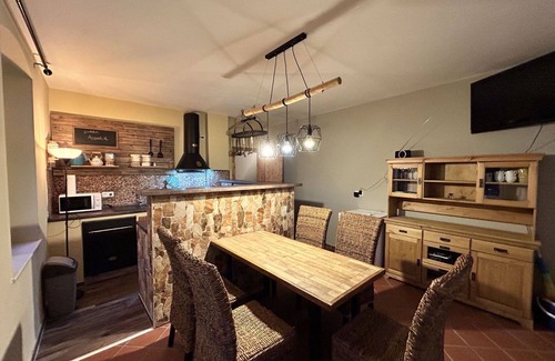 Grossschoenau Apartment | Nice apartment for 5 guests with WIFI, hot tub, TV, patio, pets allowed and parking
