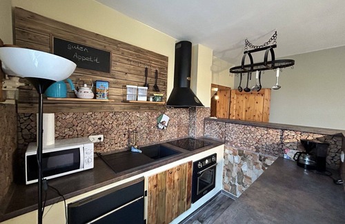Grossschoenau Apartment | Nice apartment for 5 guests with WIFI, hot tub, TV, patio, pets allowed and parking