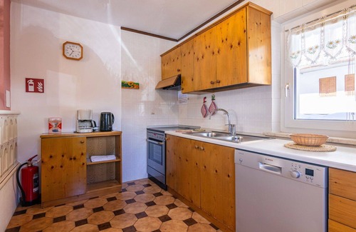 Penia Apartment | Nice apartment for 6 guests with WIFI, TV, patio and parking