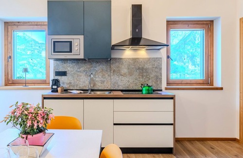 Verceia Apartment | Nice apartment for 6 guests with WIFI, A/C, TV, terrace and parking