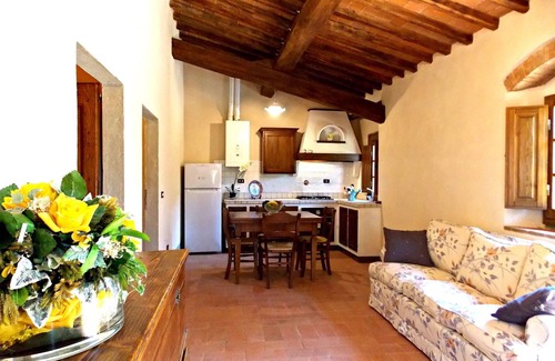 Dicomano Apartment | Nice apartment for 6 people with pool, WIFI, TV, pets allowed and parking