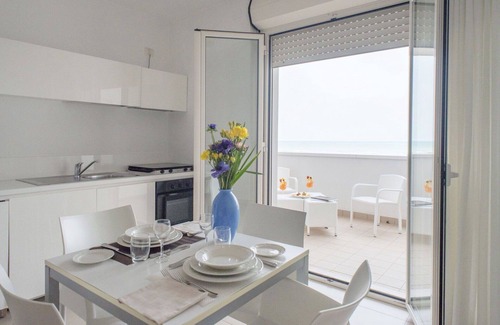 San Salvo Marina Apartment | Nice apartment for 6 people with A/C, WIFI, pool, TV, patio, pets allowed and parking