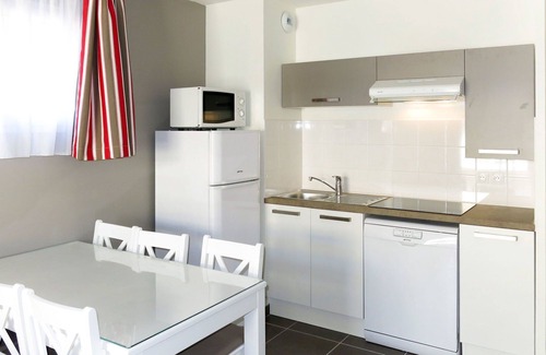 Chinon Apartment | Nice apartment for 6 people with pool, WIFI, TV, terrace, pets allowed and parking