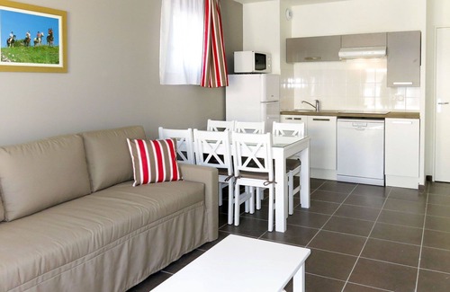 Chinon Apartment | Nice apartment for 6 people with pool, WIFI, TV, terrace, pets allowed and parking