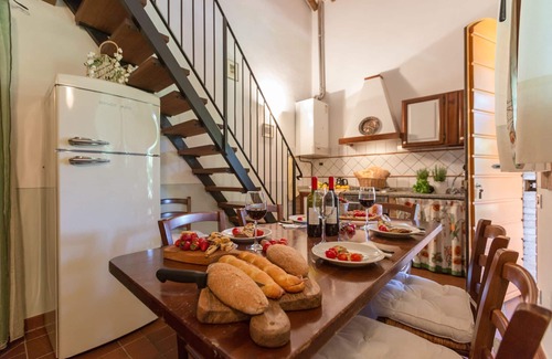 Peccioli Apartment | Nice apartment for 7 guests with A/C, pool, WIFI, TV, pets allowed and panoramic view