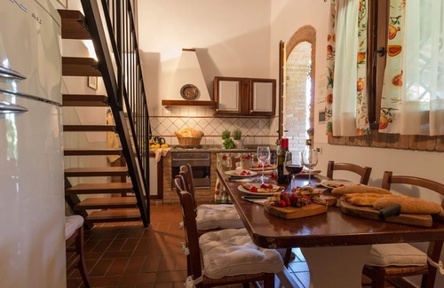 Peccioli Apartment | Nice apartment for 7 guests with A/C, pool, WIFI, TV, pets allowed and panoramic view