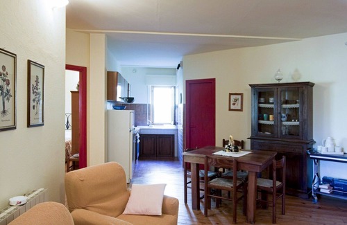 Paciano Apartment | Nice apartment for 7 people with WIFI, pool, TV, patio, pets allowed and parking