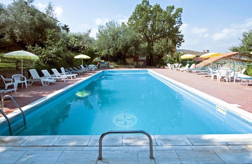 Paciano Apartment | Nice apartment for 7 people with WIFI, pool, TV, patio, pets allowed and parking