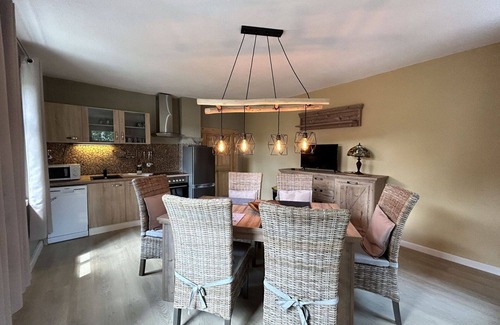 Grossschoenau Apartment | Nice apartment for 7 people with hot tub, WIFI, TV, patio, pets allowed and parking