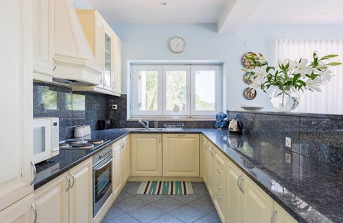 Mali Ston Apartment | Nice apartment for 8 people with A/C, hot tub, WIFI, TV, terrace and parking