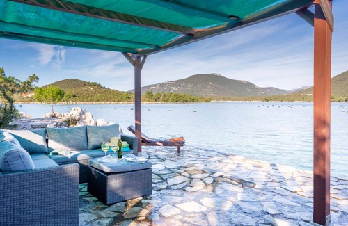 Mali Ston Apartment | Nice apartment for 8 people with A/C, hot tub, WIFI, TV, terrace and parking