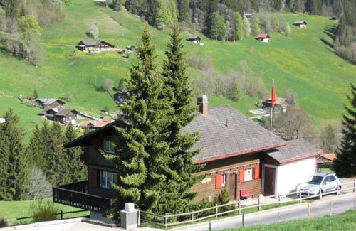 Zweisimmen Apartment | Nice apartment for 6 people with WIFI and balcony