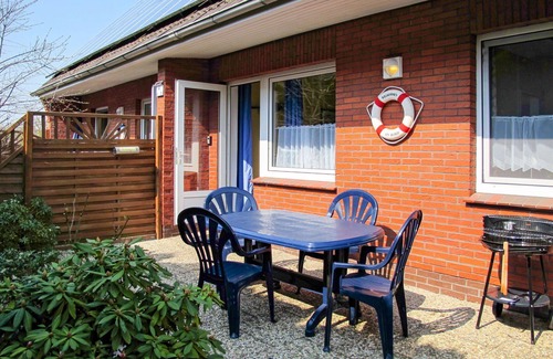 Sehestedt Apartment | Nice apartment for 4 people with WIFI, TV, terrace and pets allowed