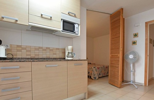 Torredembarra Apartment | Nice apartment for 4 guests with WIFI, pool, TV, terrace and parking
