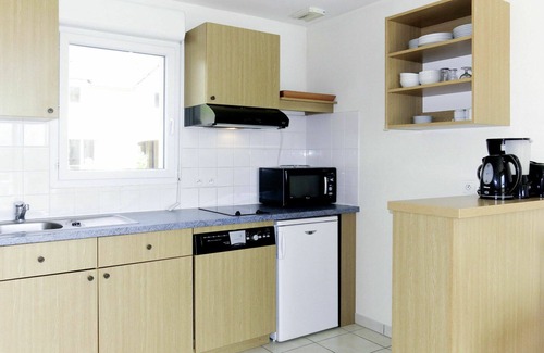 Azay-le-Rideau House | Nice apartment in villa for 4 people with WIFI, pool, TV, terrace, pets allowed and parking