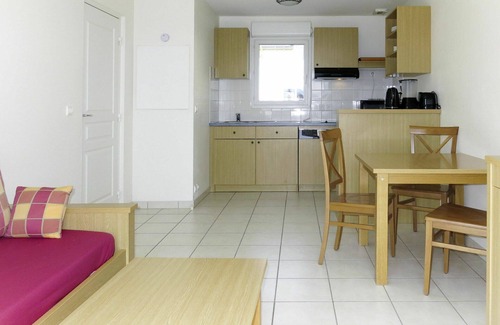 Azay-le-Rideau House | Nice apartment in villa for 4 people with WIFI, pool, TV, terrace, pets allowed and parking