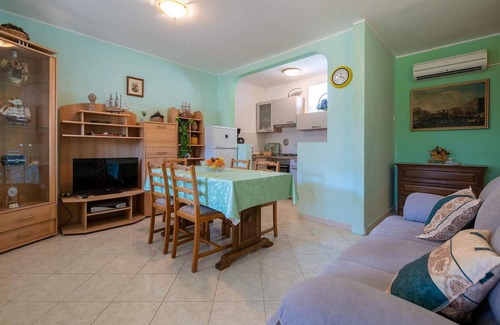 Kastelir-Labinci Apartment | Nice apartment in Kastelir-Labinci