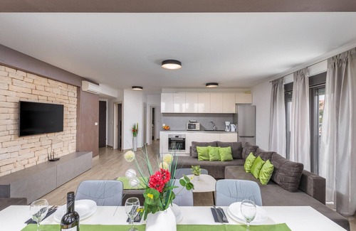 Pjescana Uvala Apartment | Nice apartment in Pjescana Uvala