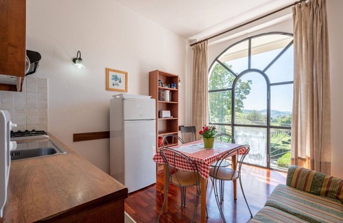 Azzano d'Asti Villa | Nice apartment in villa for 6 people with WIFI, pool, A/C, terrace, pets allowed and parking