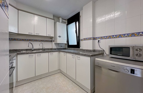 Calella Apartment | Nice apartment in Calella for 6 people, just 100 m from the beach. Free wifi, parking.