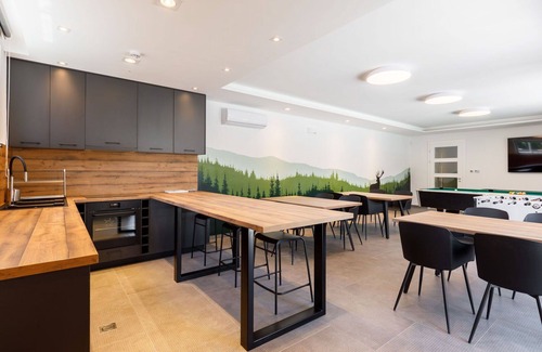 Balatonszarszo House | Nice apartment in villa for 19 people with WIFI, A/C, hot tub, TV, patio and parking