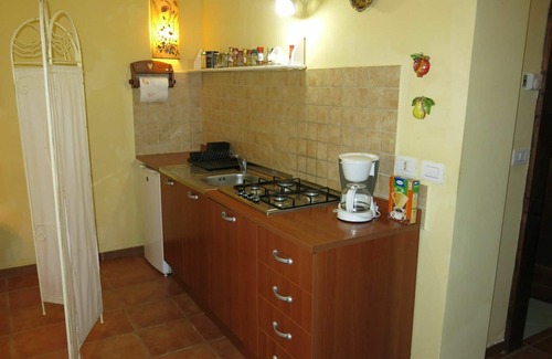 Collecorvino Villa | Nice apartment in villa for 5 guests with pool, WIFI, TV, terrace, pets allowed and parking