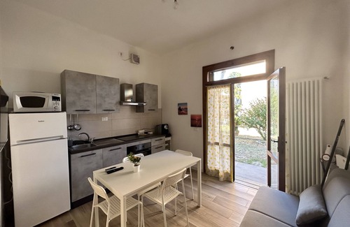 Punta Marina Apartment | Nice apartment in small villa with large garden near the sea