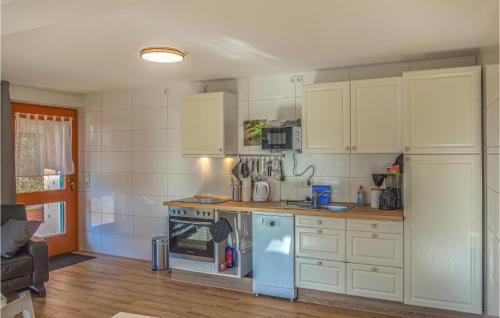 Loxstedt Apartment | Nice Apartment In Loxstedt With Kitchen