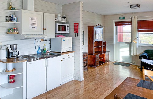 Offersøy Apartment | Nice apartment in Offersøy with sauna