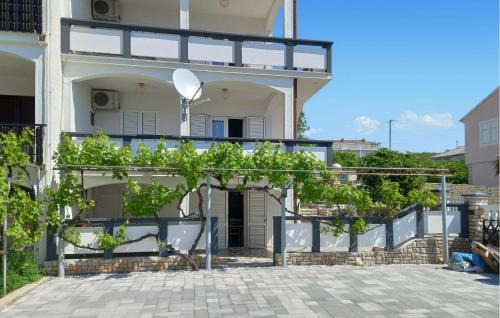 Rtina Apartment | Nice Apartment In Rtina With Wifi