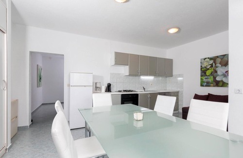 Stinjan Apartment | Nice apartment in Stinjan with kitchen
