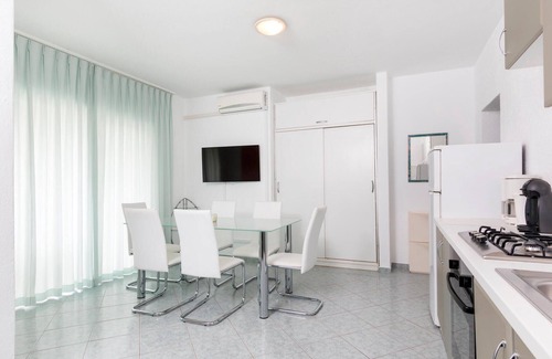 Stinjan Apartment | Nice apartment in Stinjan with kitchen