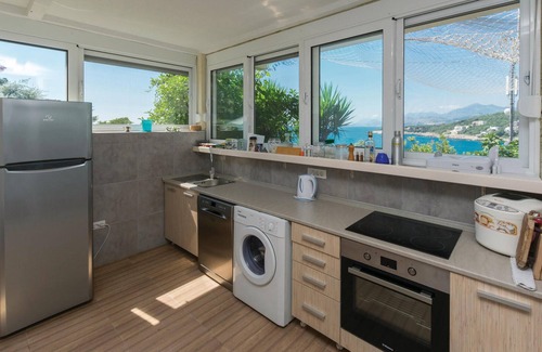 Utjeha Apartment | Nice apartment in Utjeha with kitchen