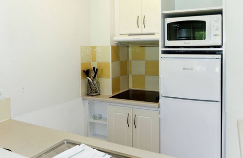 Montauroux House | Nice apartment in villa for 8 guests with A/C, pool, WIFI, TV, terrace, pets allowed and parking