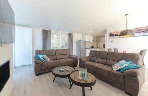 Wemeldinge House | Nice apartment in villa for 4 people with WIFI, TV, terrace and parking