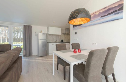 Wemeldinge House | Nice apartment in villa for 4 people with WIFI, TV, terrace and parking