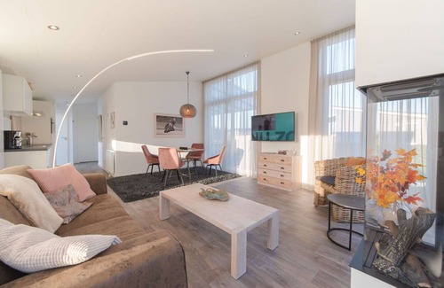 Wemeldinge House | Nice apartment in villa for 2 guests with WIFI, TV, terrace and parking