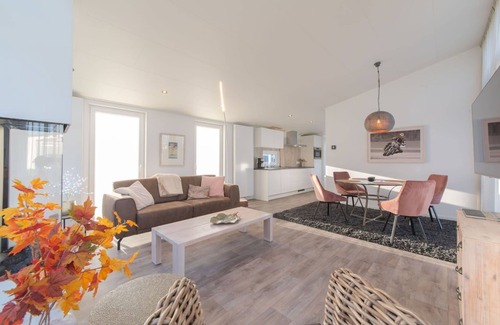 Wemeldinge House | Nice apartment in villa for 2 guests with WIFI, TV, terrace and parking