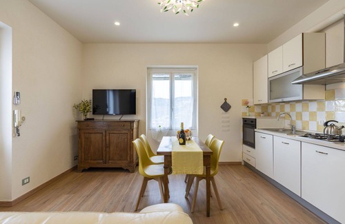 Costa dʼOneglia Villa | Nice apartment in villa for 4 people with WIFI, TV, patio, pets allowed, panoramic view and park.