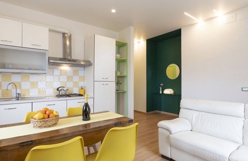 Costa dʼOneglia Villa | Nice apartment in villa for 4 people with WIFI, TV, patio, pets allowed, panoramic view and park.
