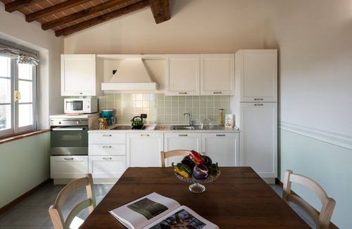 Larciano House | Nice apartment in villa for 2 guests with WIFI, A/C, pool, TV and parking