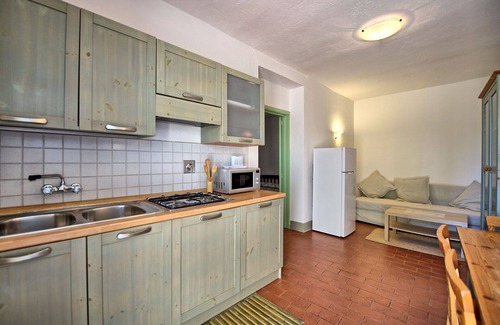Pontassieve Villa | Nice apartment in villa with pool, WIFI, A/C, TV, pets allowed, panoramic view and parking