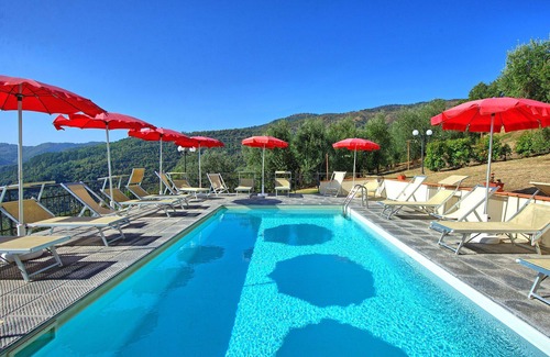 Pontassieve Villa | Nice apartment in villa with pool, WIFI, A/C, TV, pets allowed, panoramic view and parking