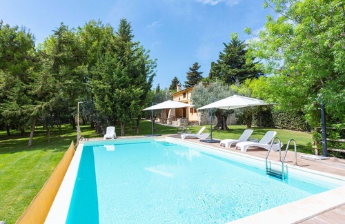 Casalbordino House | Nice apartment in villa for 12 people with pool, WIFI, TV, patio, pets allowed and parking